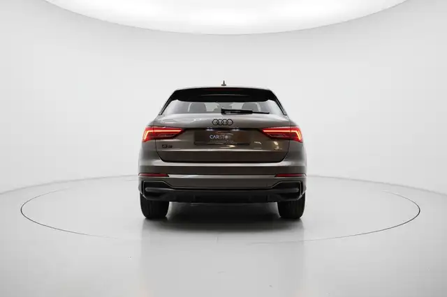 Audi Q3 view 7