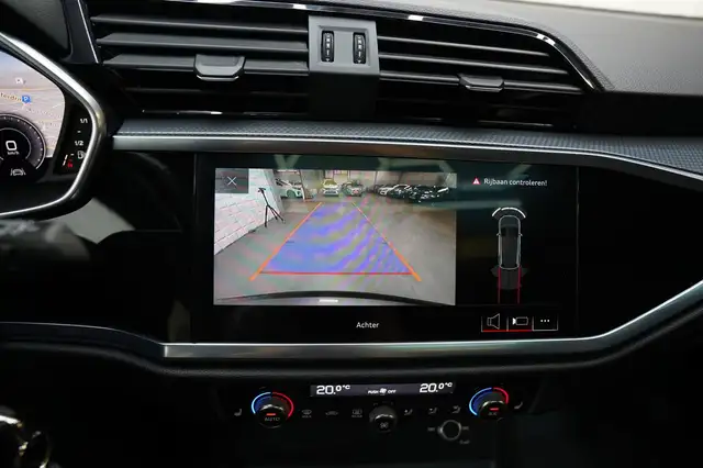 Audi Q3 view 17