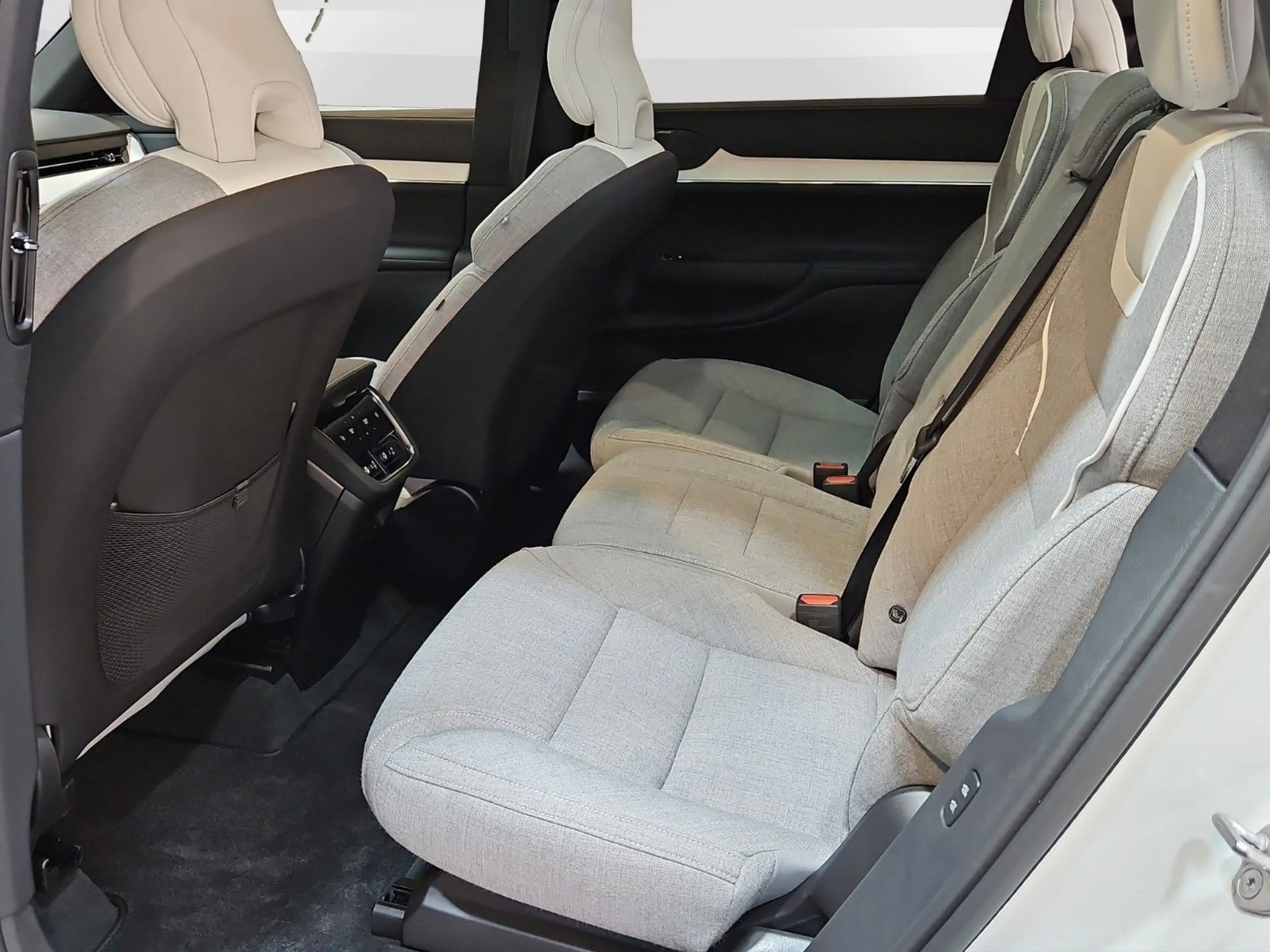 Volvo EX90 Twin AWD Ultra - 7-Sitze/AHK/PANORAMA/HUD — photo 11