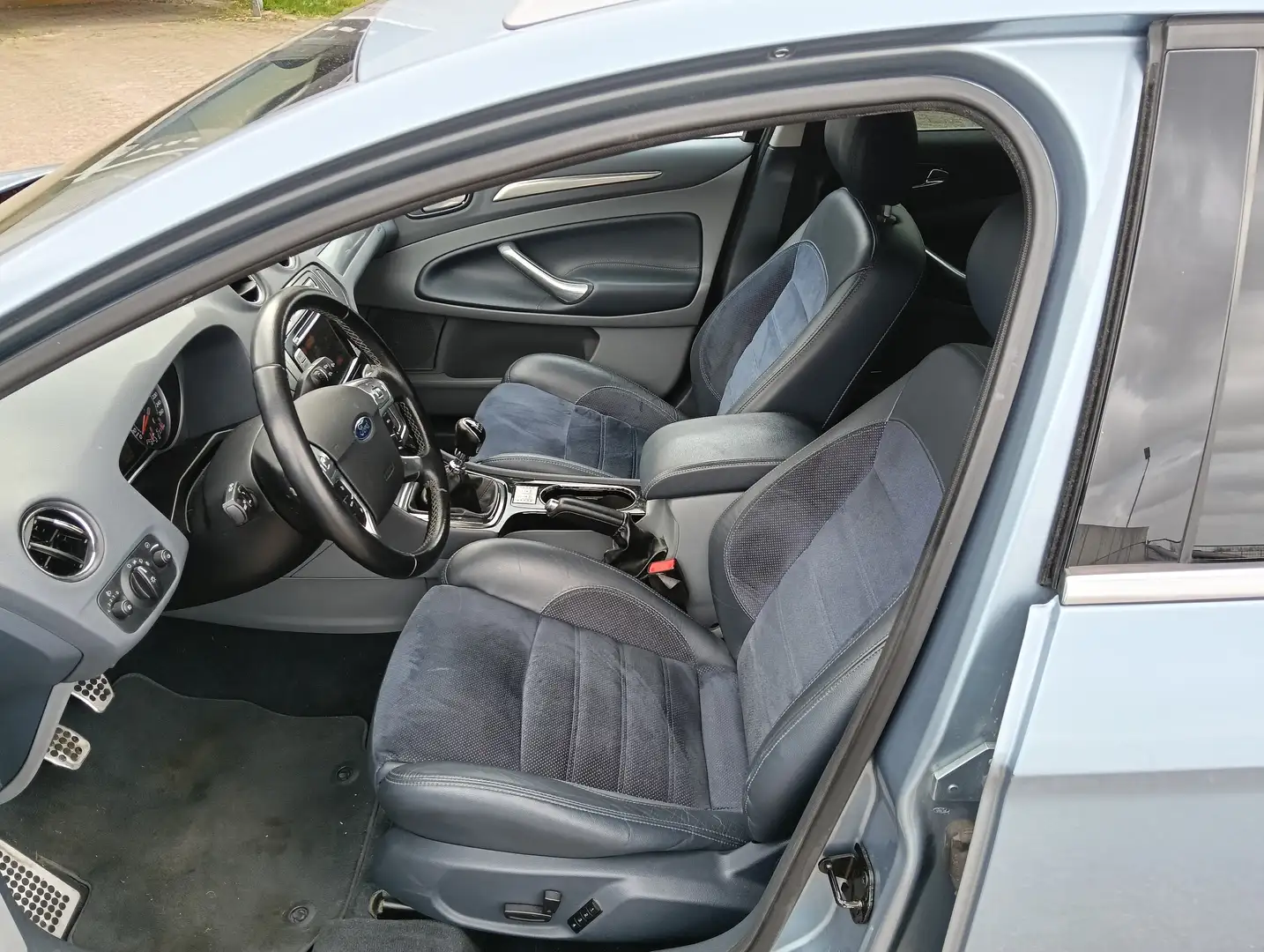 Ford Mondeo Mondeo 2.5-20V  5 cilinder turbo Blauw - 2