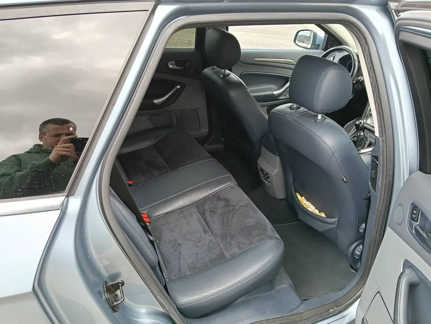 Ford Mondeo Mondeo 2.5-20V  5 cilinder turbo Blauw - 1