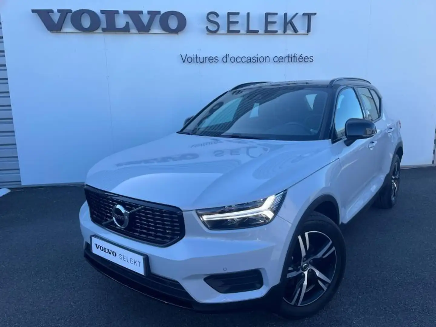 Volvo XC40 D3 AdBlue 150ch R-Design Geartronic 8 Gris - 1