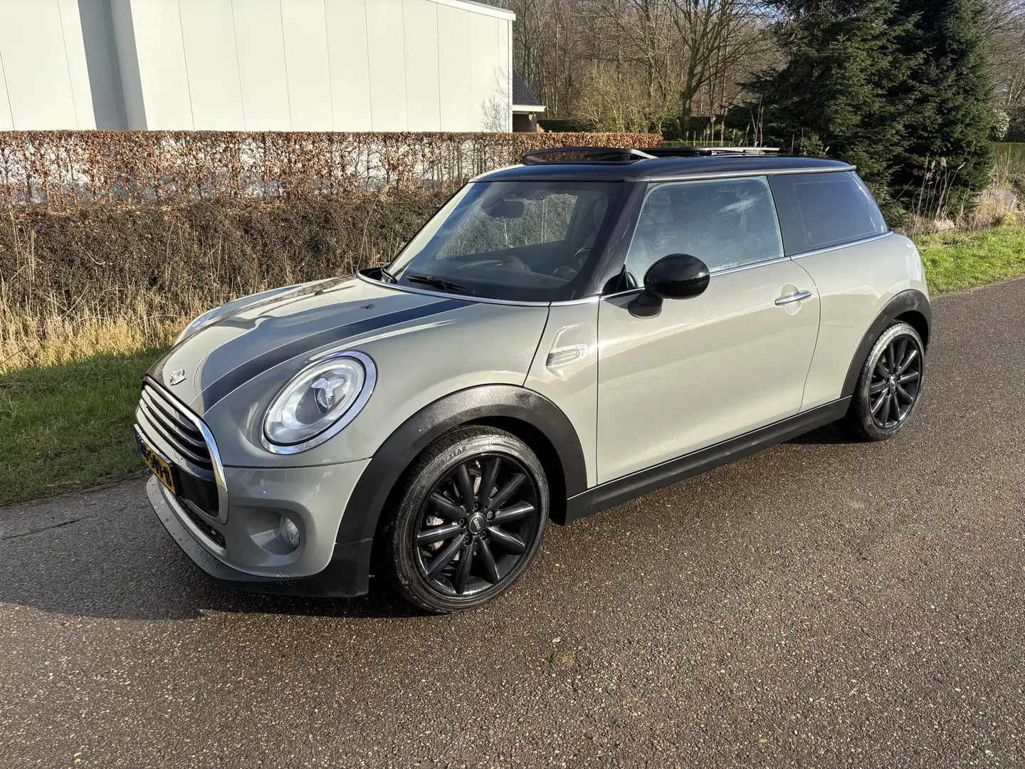 MINI Cooper Mini 1.5 Chili Business / AIRCO / NAVI / PANORAMAD Grijs - 2