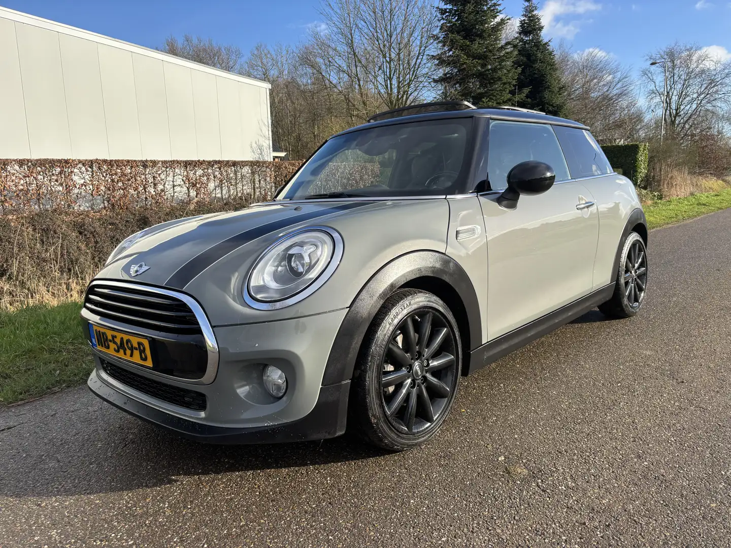 MINI Cooper Mini 1.5 Chili Business / AIRCO / NAVI / PANORAMAD Grijs - 1