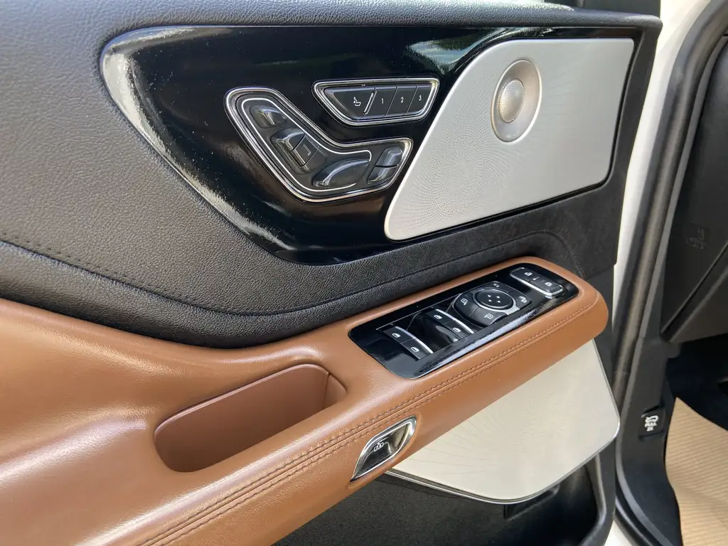 2023 Lincoln Aviator Reserve | Revel Audio | Dynamic Pkg | MoonRoof — photo 6