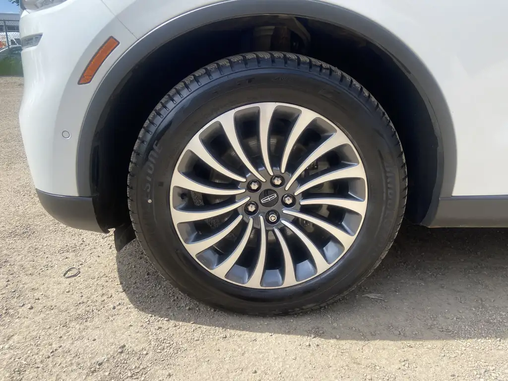 2023 Lincoln Aviator Reserve | Revel Audio | Dynamic Pkg | MoonRoof — photo 4
