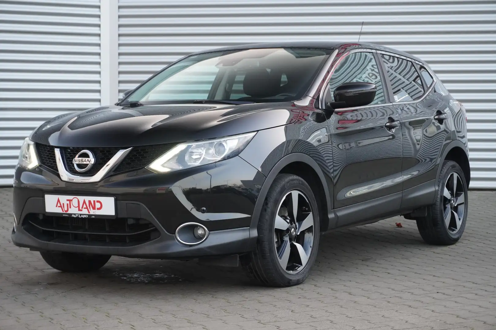Nissan Qashqai 1.2 Acenta Navi Kamera DAB Tempomat PDC Zwart - 2