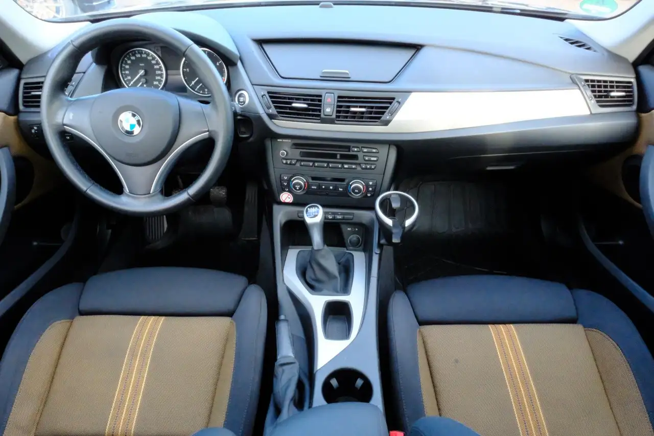BMW X1 18D XDRIVE - 143 ch - TOIT PANORAMIQUE - VOLANT EN CUIR