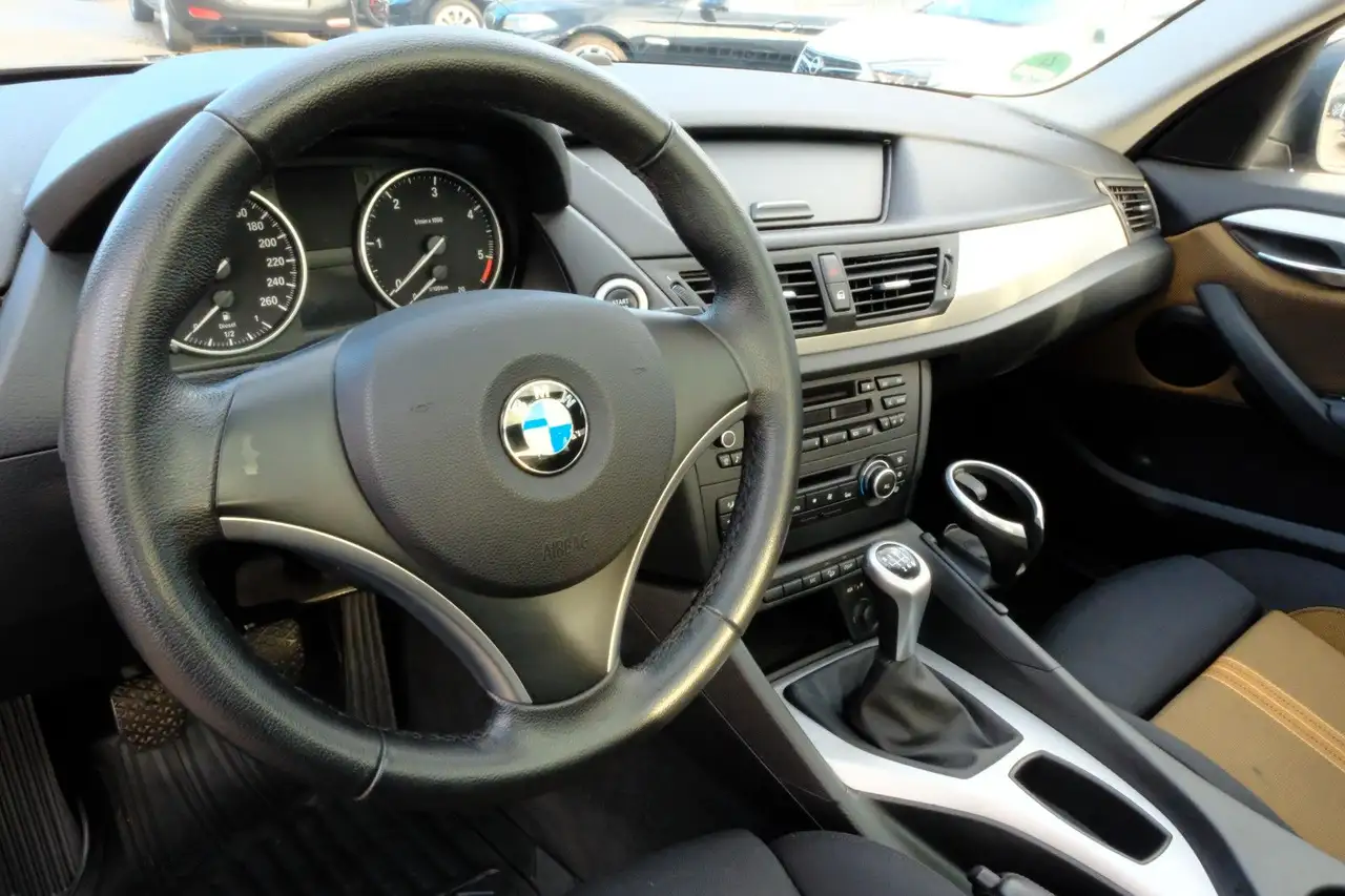 BMW X1 18D XDRIVE - 143 ch - TOIT PANORAMIQUE - VOLANT EN CUIR
