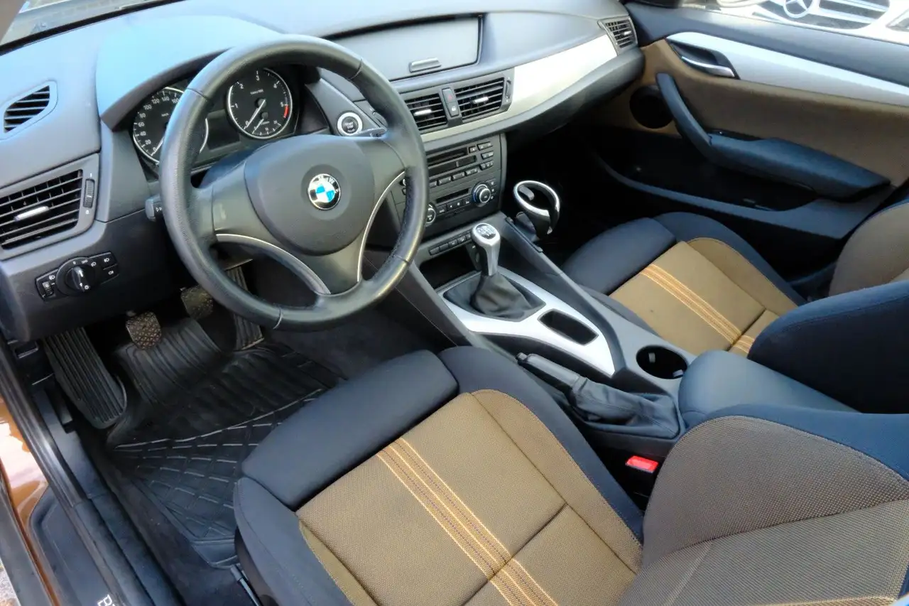 BMW X1 18D XDRIVE - 143 ch - TOIT PANORAMIQUE - VOLANT EN CUIR