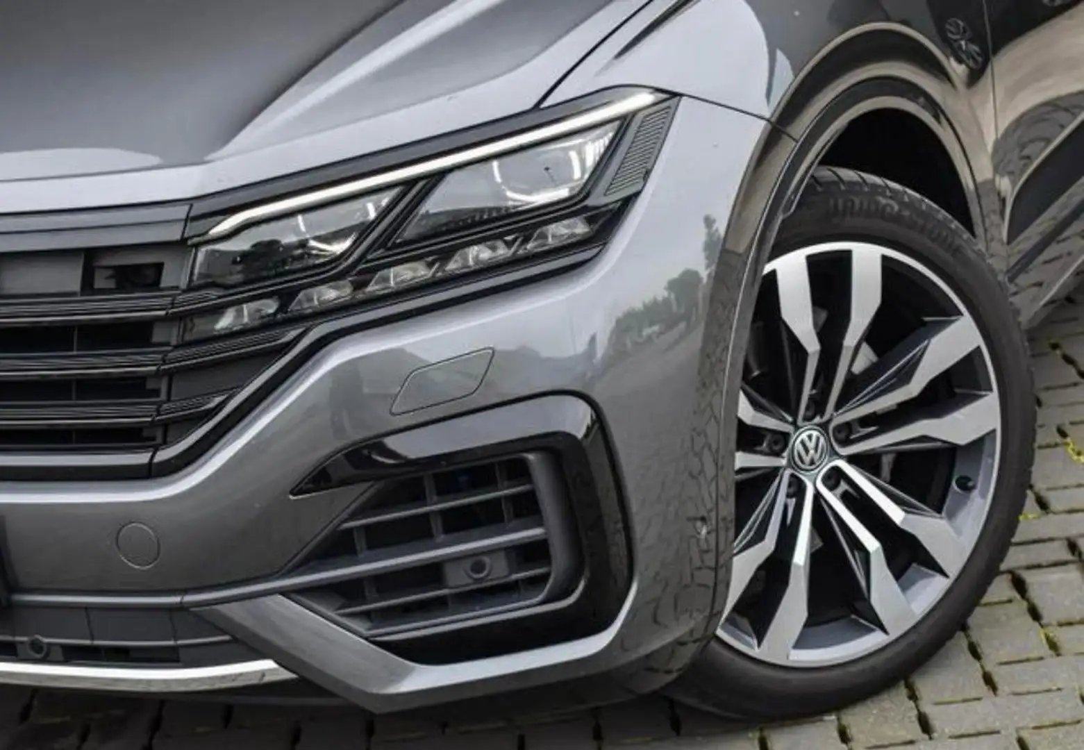 Volkswagen Touareg 3.0 TDi V6 287pk 4x4 R-Line Automaat Luchtvering Grijs - 2