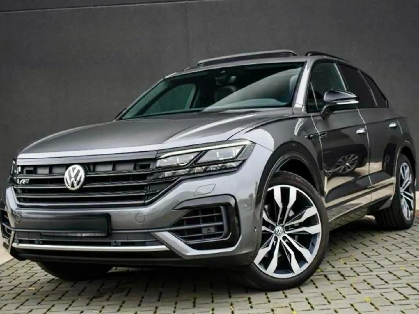 Volkswagen Touareg 3.0 TDi V6 287pk 4x4 R-Line Automaat Luchtvering Grijs - 1
