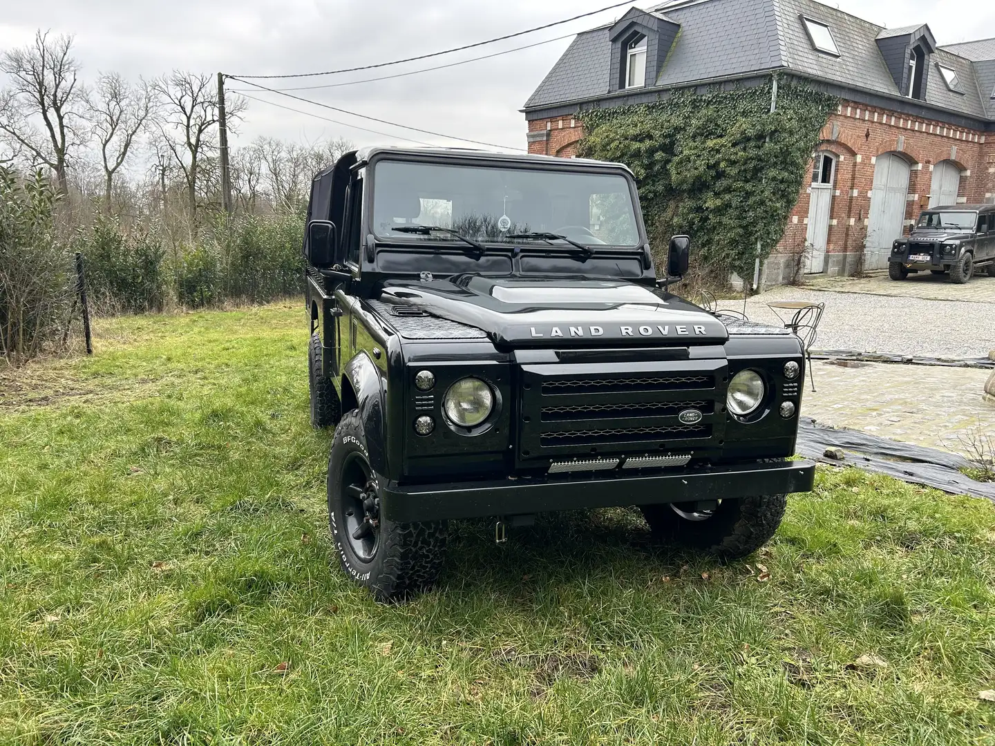Land Rover Defender - 2