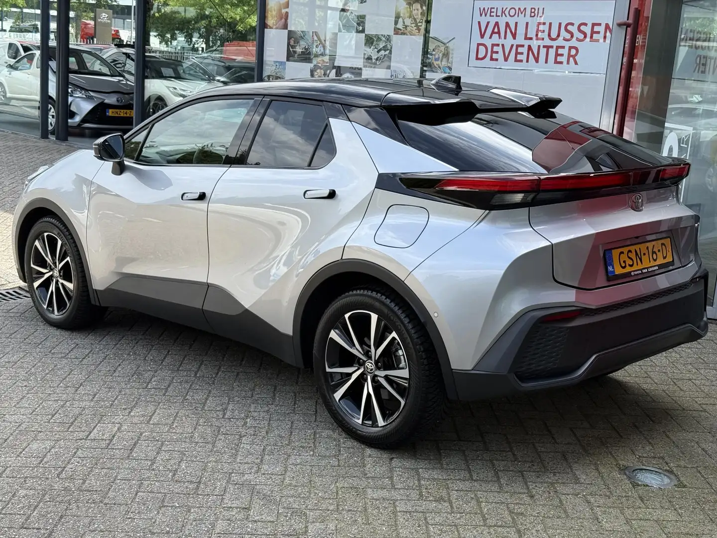 Toyota C-HR 1.8 Hybrid 140 First Edition NL-AUTO CLIMA LM NAVI Gris - 2