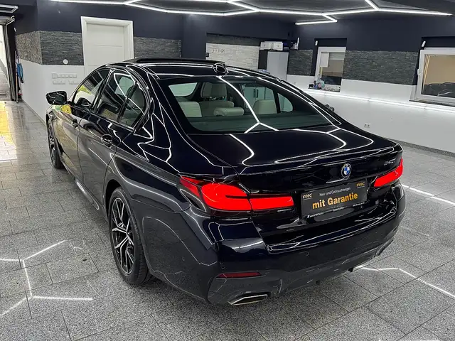 BMW 5 Series view 10