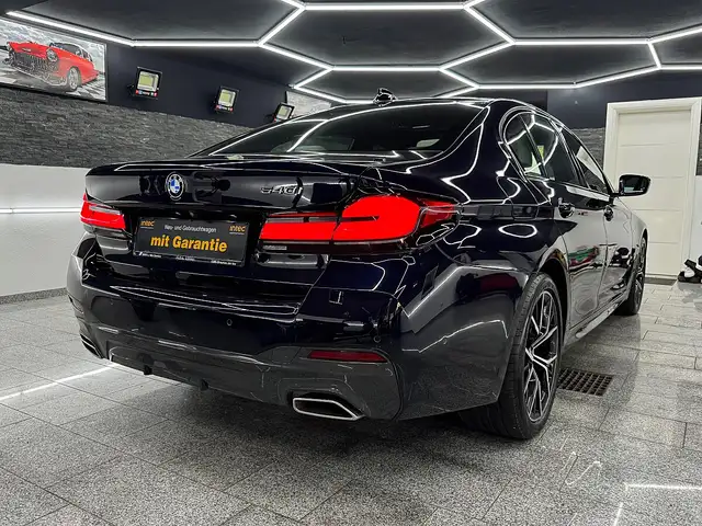 BMW 5 Series view 8