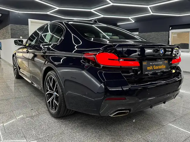 BMW 5 Series view 11