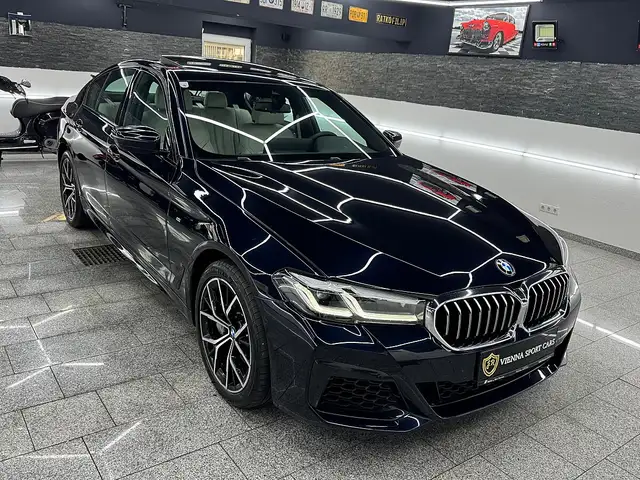 BMW 5 Series view 4