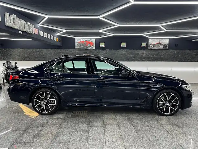 BMW 5 Series view 6