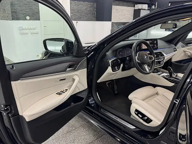 BMW 5 Series view 15