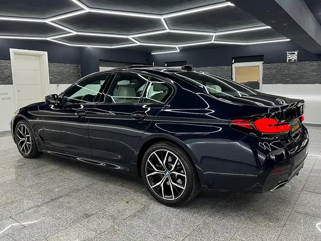 BMW 5 Series view 12