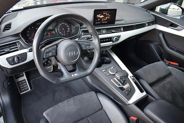 Audi A5 view 4
