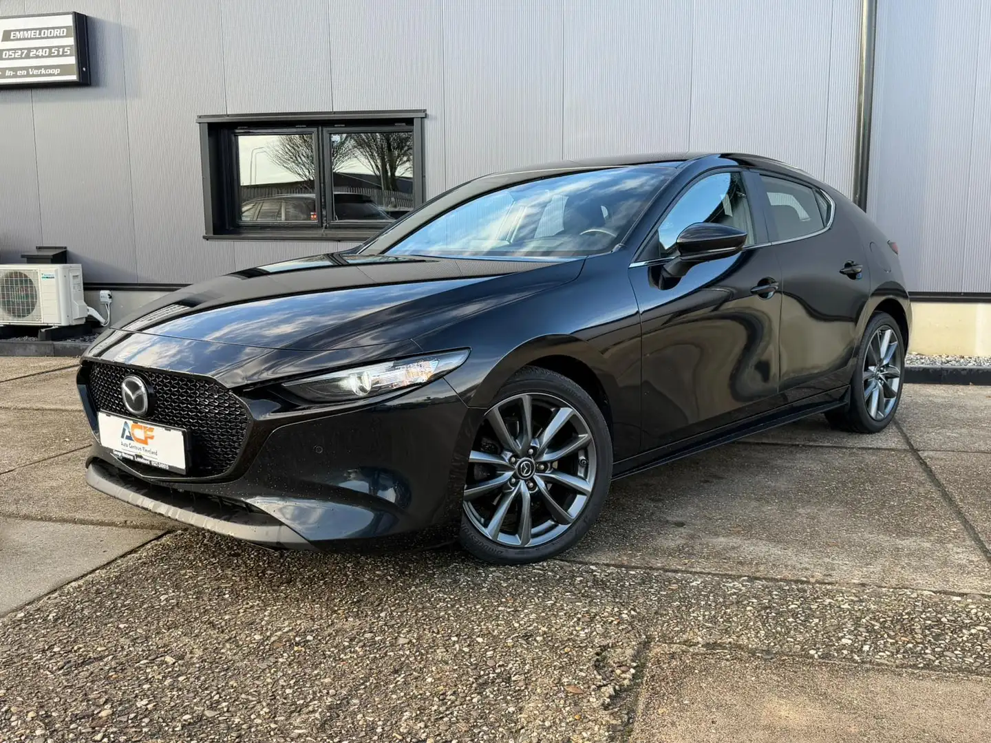 Mazda 3 2.0 SkyActiv-G 120 GT-M Nero - 2