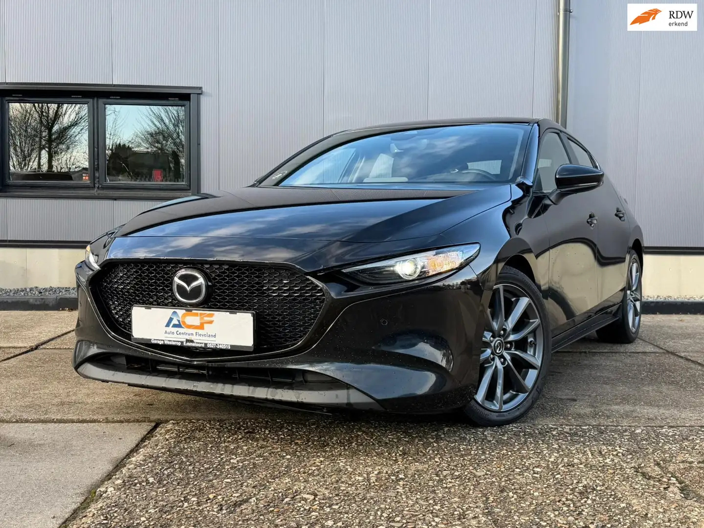 Mazda 3 2.0 SkyActiv-G 120 GT-M Schwarz - 1