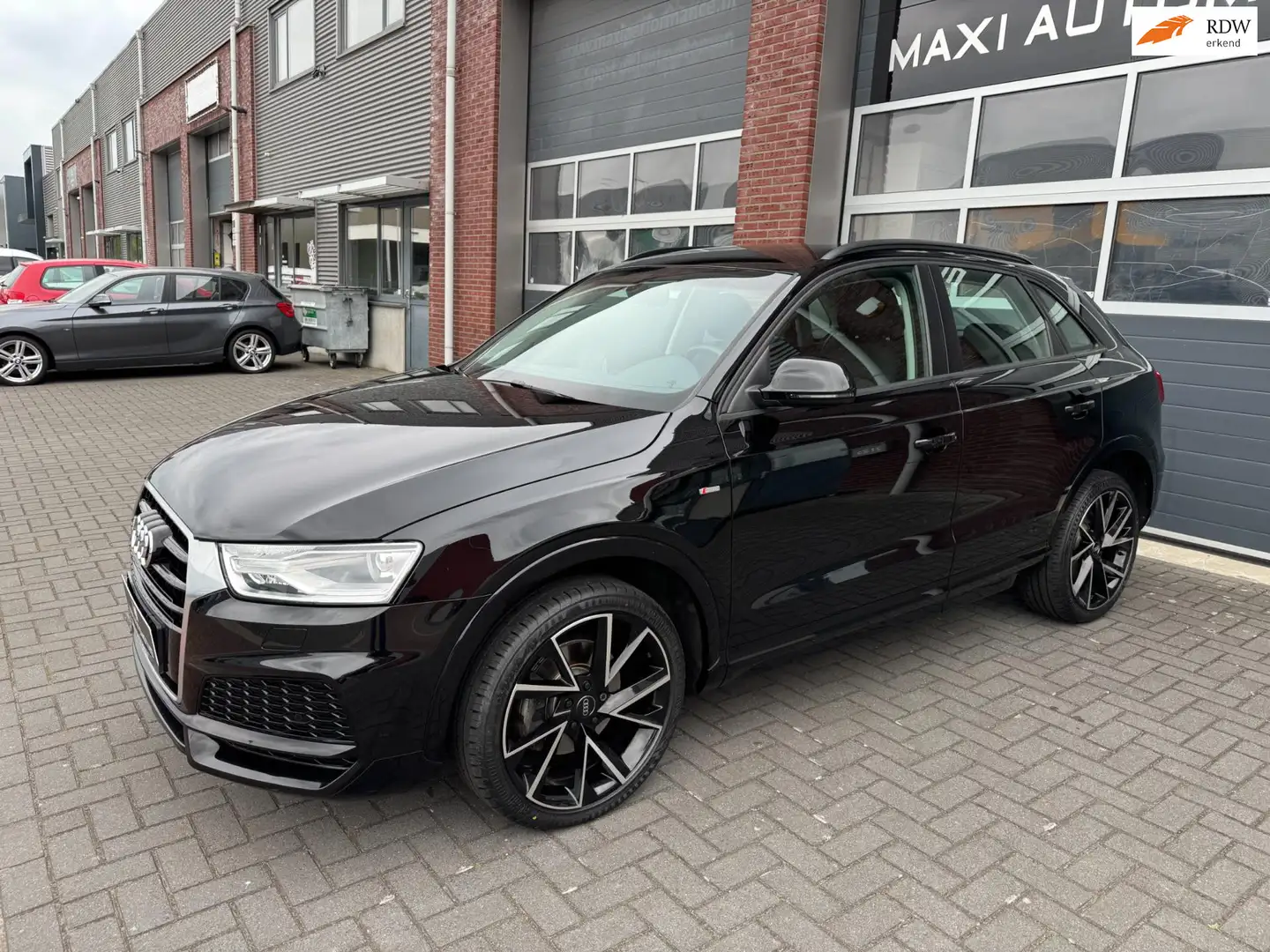 Audi Q3 1.4 TFSI S-Tronic S-Line LED Navi Keyless PDC Crui Zwart - 1