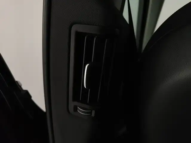 Volvo XC60 view 23