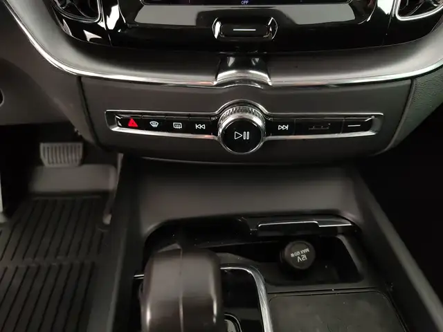 Volvo XC60 view 18
