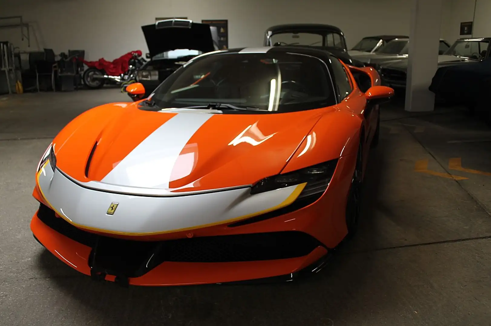 Ferrari SF90 Stradale PHEV 7,9kWh F1-DCT Narancs - 2