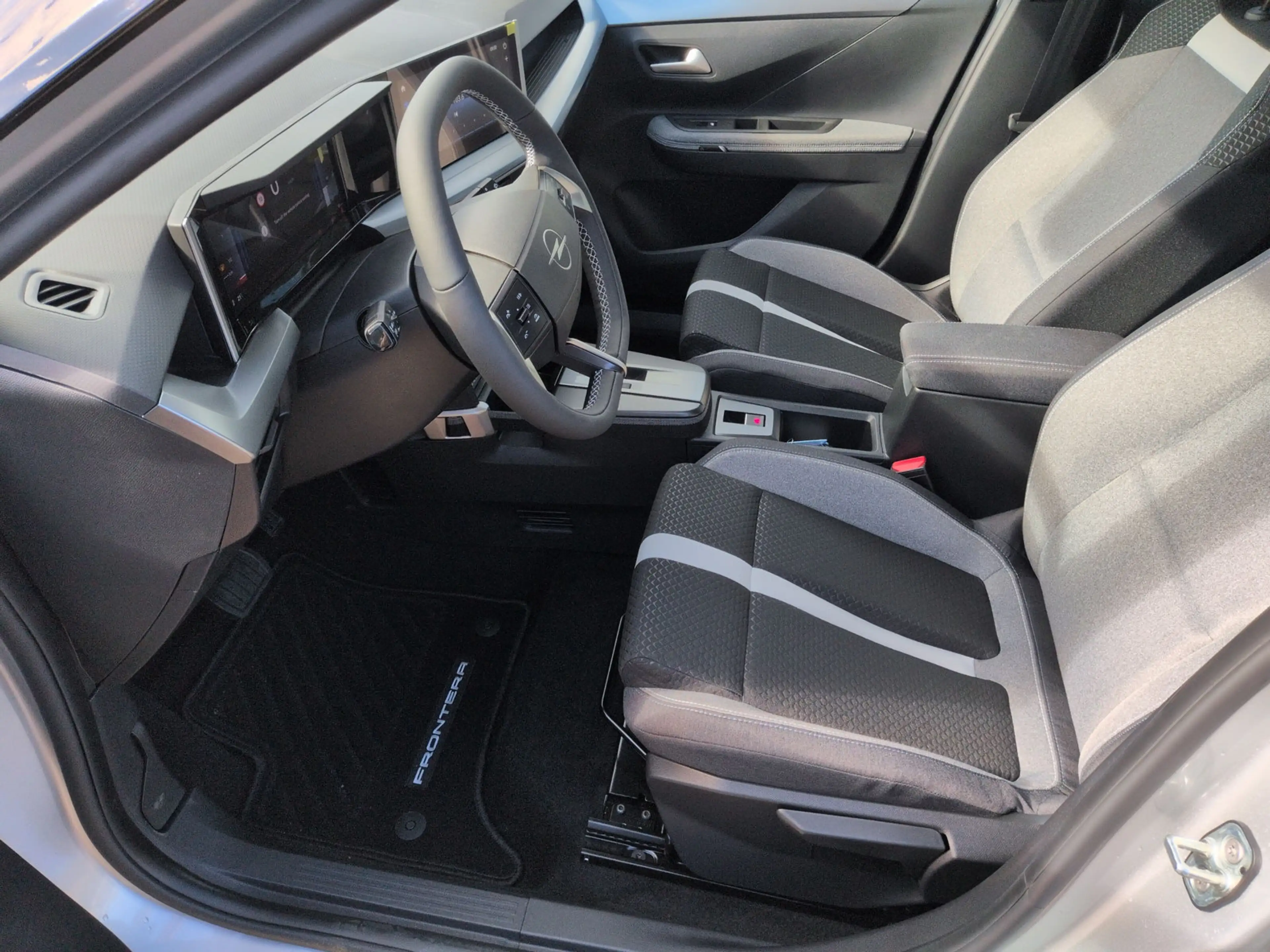 Opel Frontera 145 Full-Hybrid e-DCT6 Ultimate SHZ — photo 5