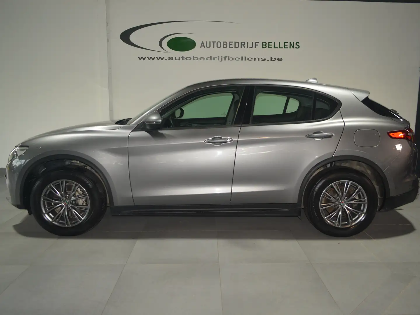 Alfa Romeo Stelvio Stelvio 2.0 Turbo 16V AT8-Q4 Super NAVI + CAM Grijs - 1