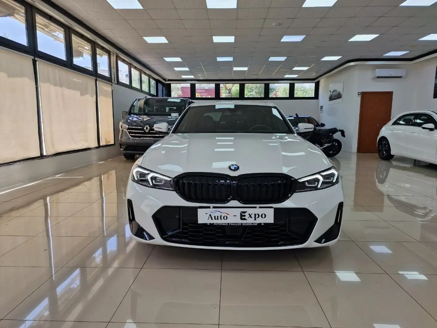 BMW 318 318i MSport auto Bianco - 2