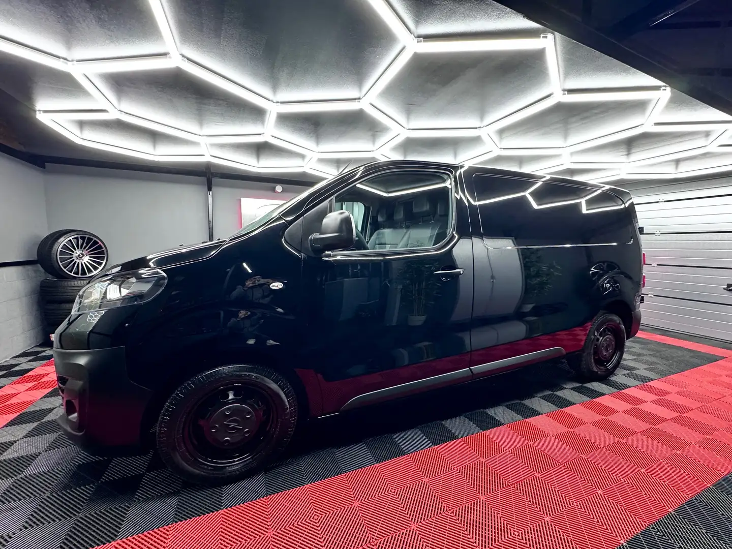 Opel Vivaro Zwart - 2