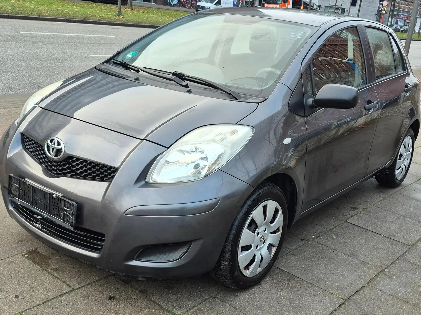 Toyota Yaris Cool Grigio - 1