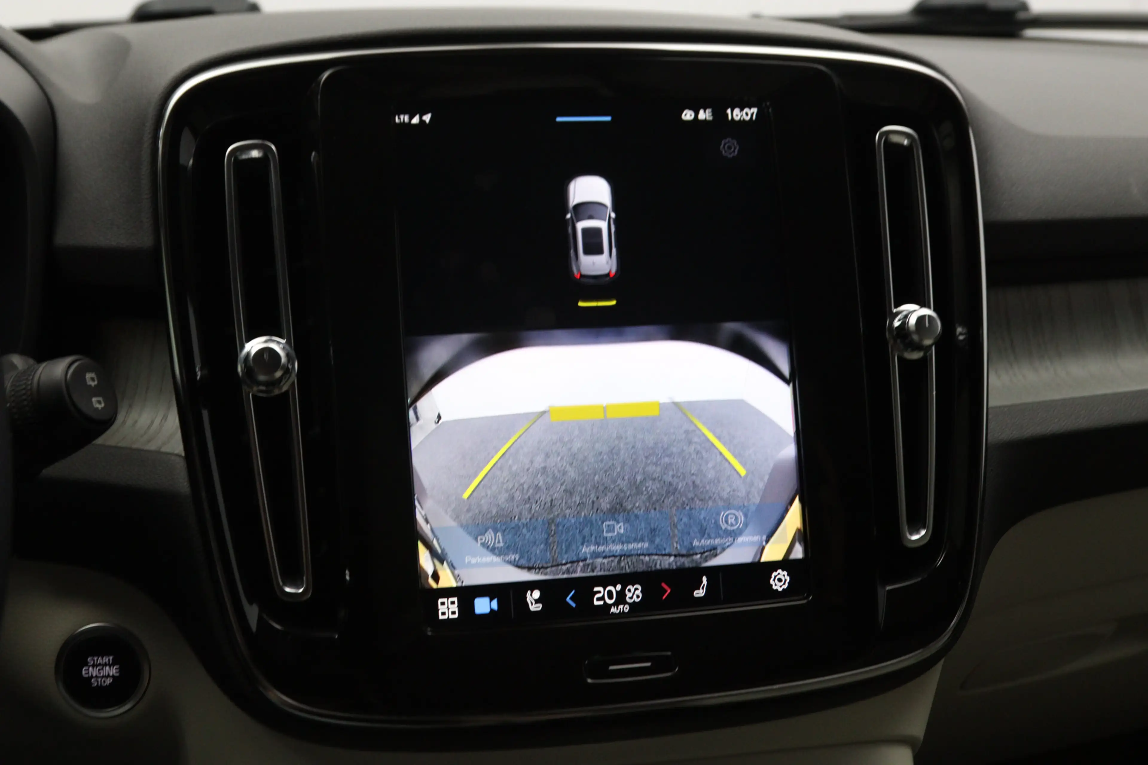 Volvo XC40 2.0 B3 164 PK Plus Dark, 4-Cilinder, Harman/Kardon — photo 31