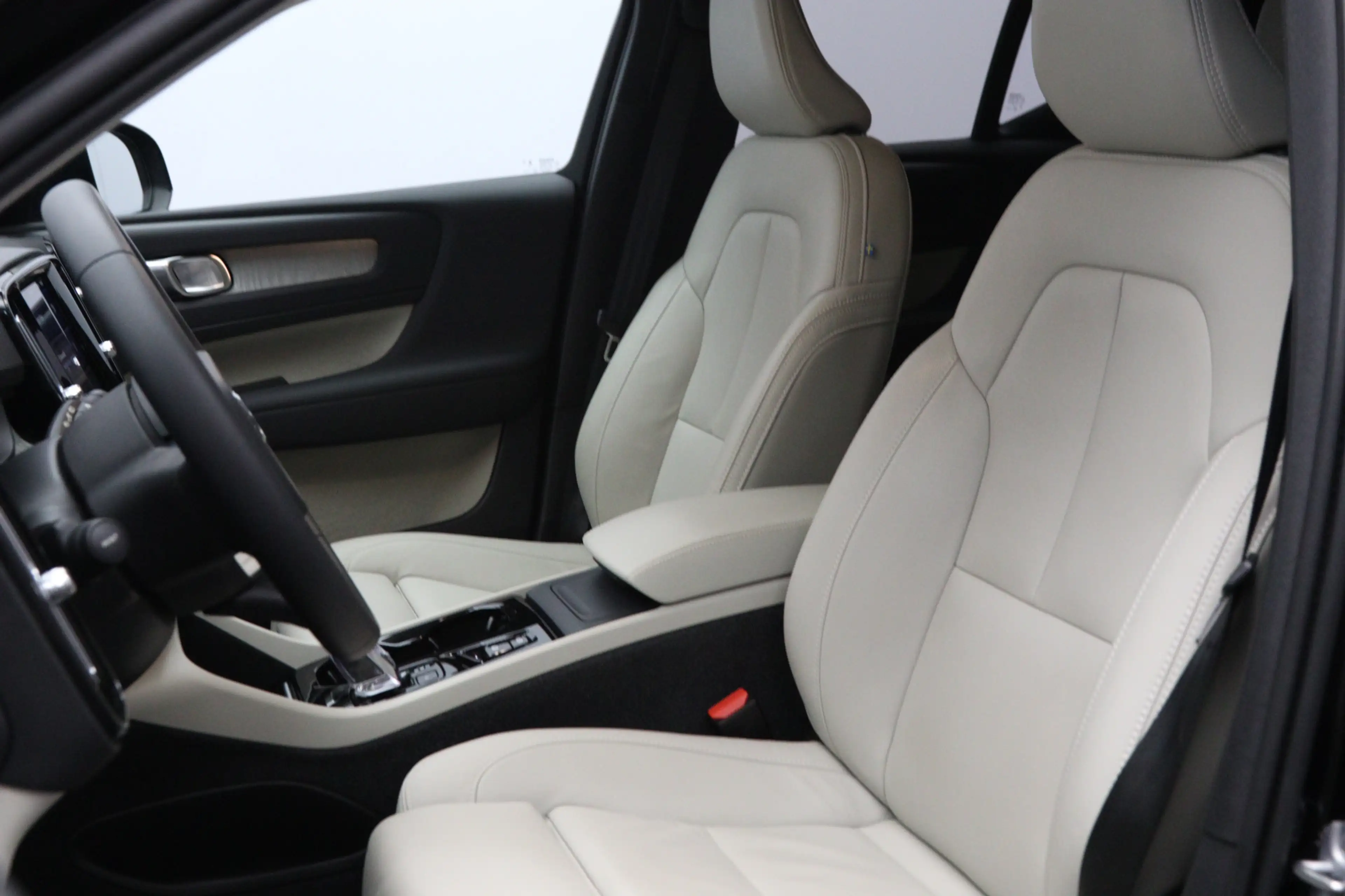 Volvo XC40 2.0 B3 164 PK Plus Dark, 4-Cilinder, Harman/Kardon — photo 7