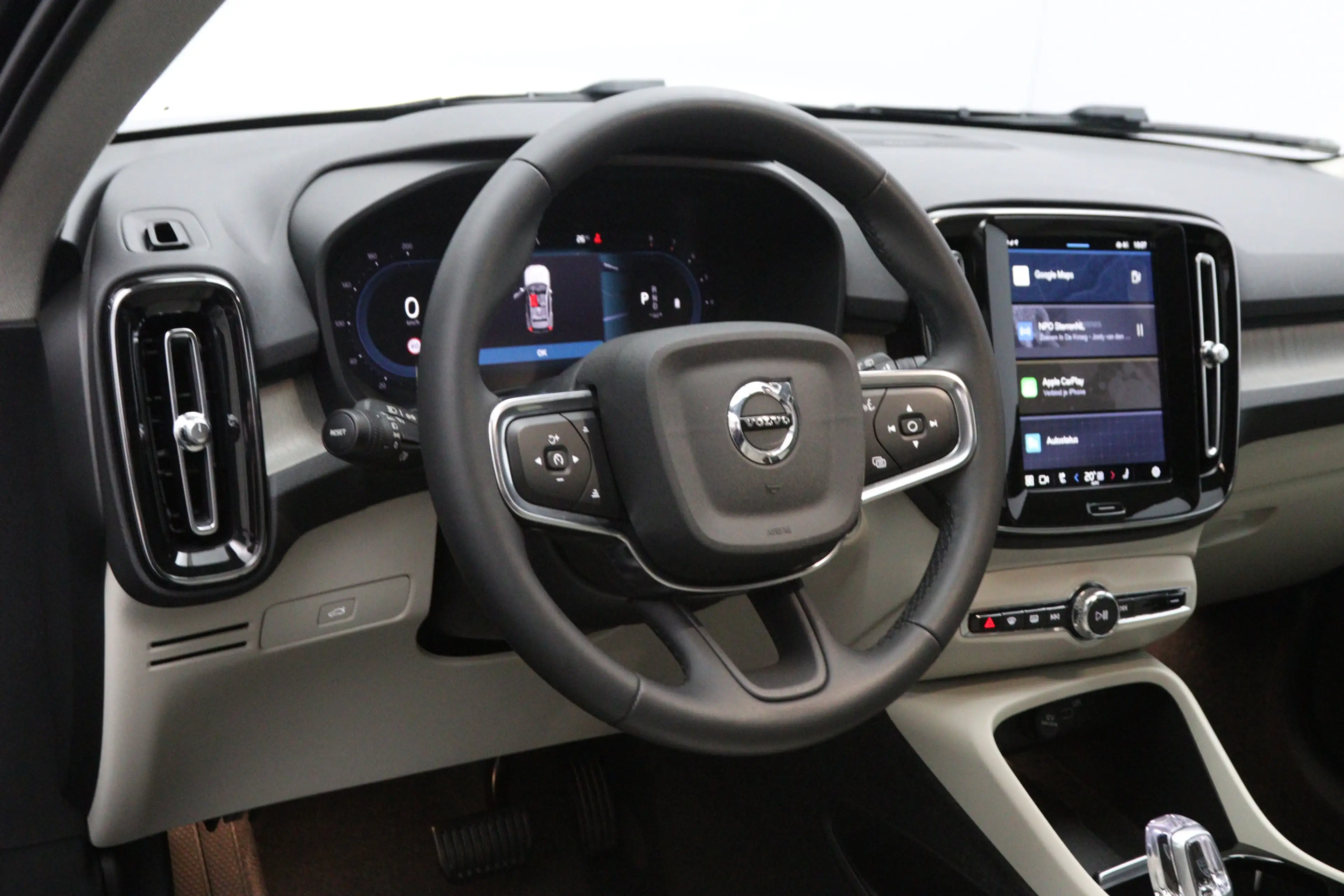 Volvo XC40 2.0 B3 164 PK Plus Dark, 4-Cilinder, Harman/Kardon — photo 2
