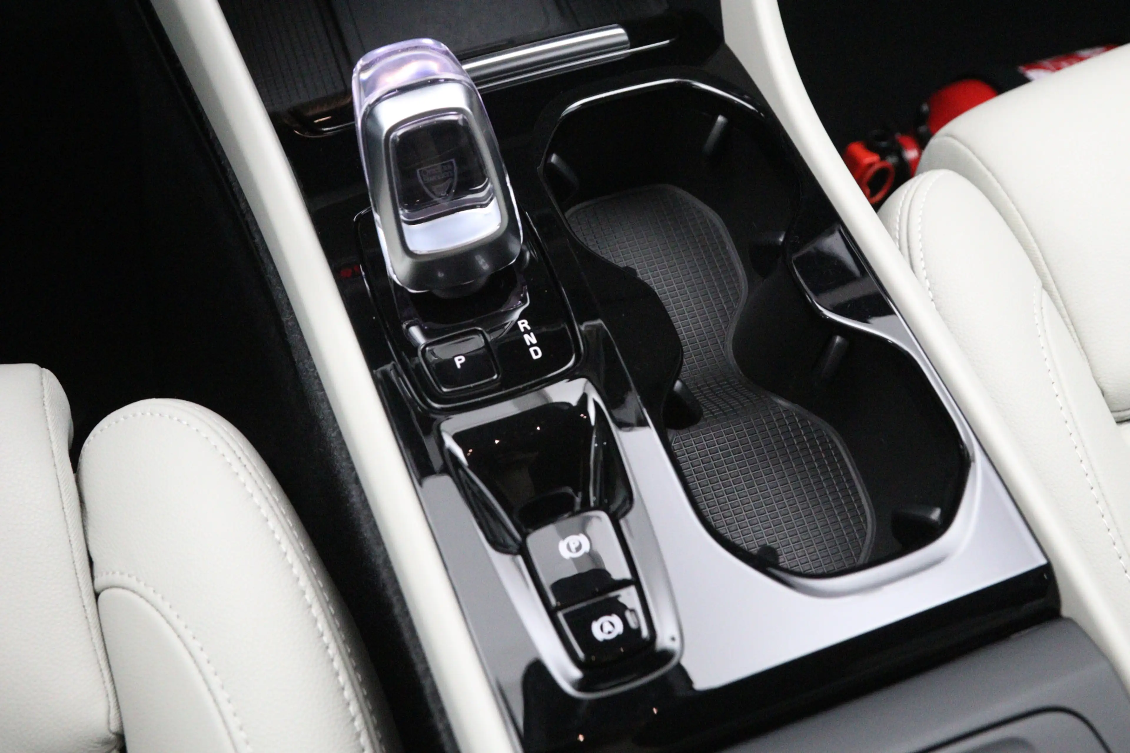 Volvo XC40 2.0 B3 164 PK Plus Dark, 4-Cilinder, Harman/Kardon — photo 28