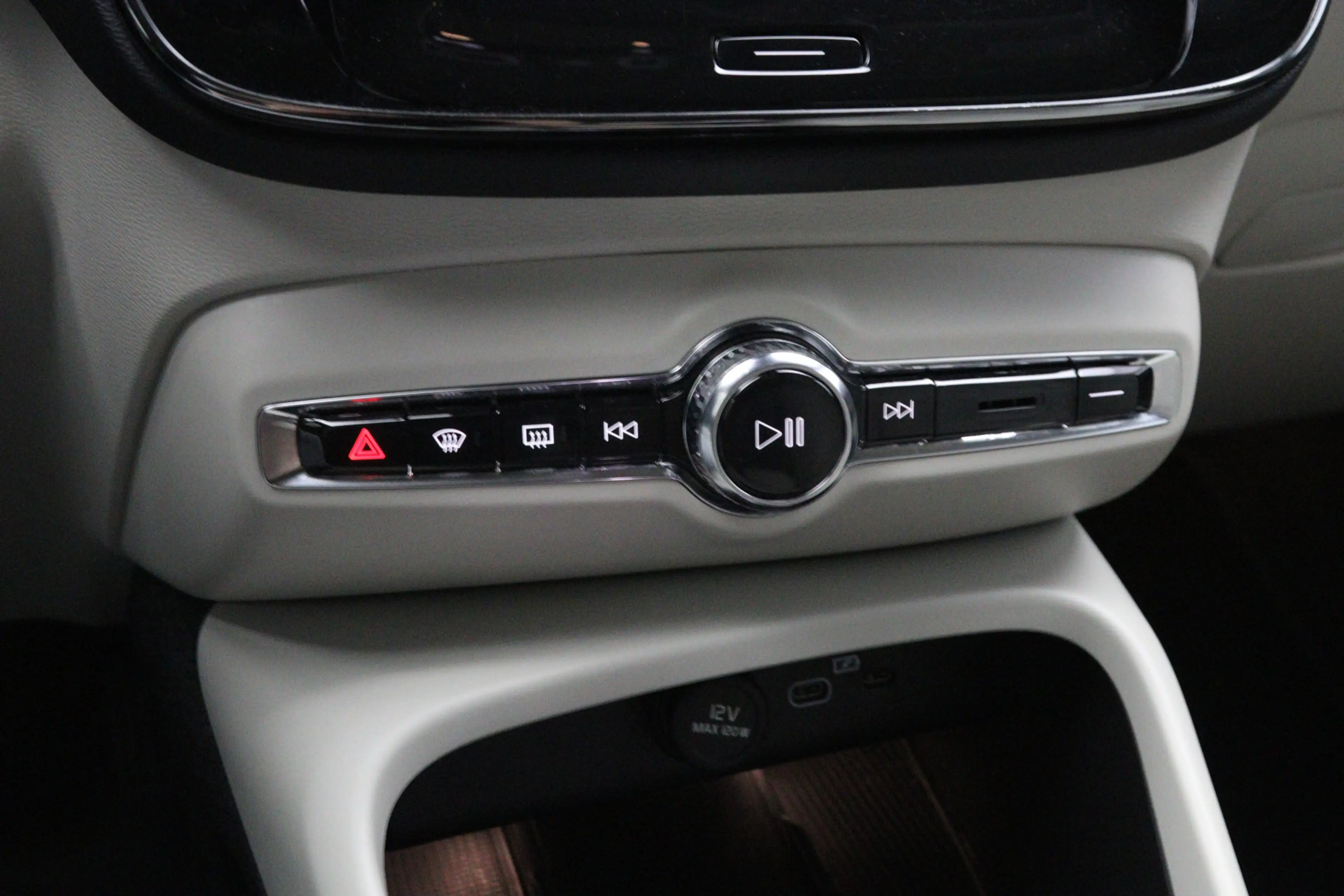 Volvo XC40 2.0 B3 164 PK Plus Dark, 4-Cilinder, Harman/Kardon — photo 29