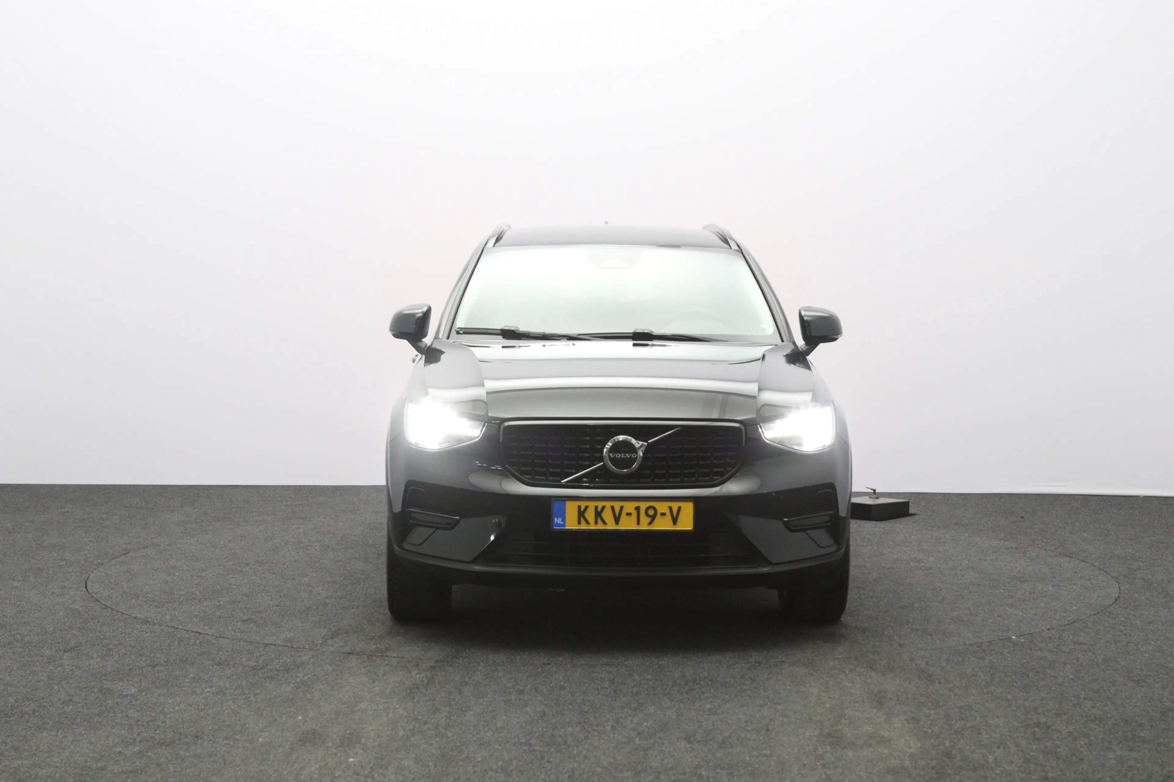Volvo XC40 2.0 B3 164 PK Plus Dark, 4-Cilinder, Harman/Kardon — photo 5