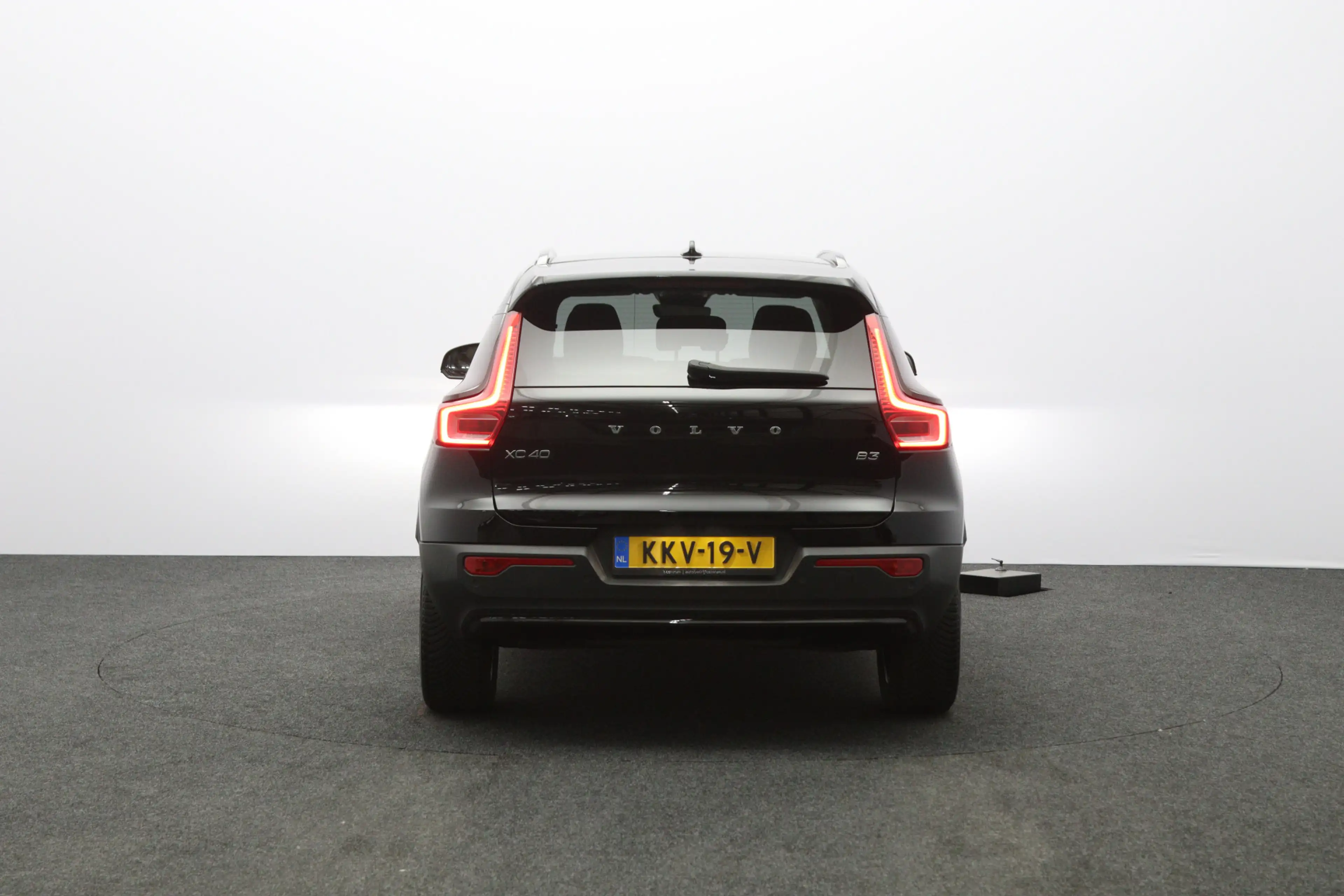 Volvo XC40 2.0 B3 164 PK Plus Dark, 4-Cilinder, Harman/Kardon — photo 11
