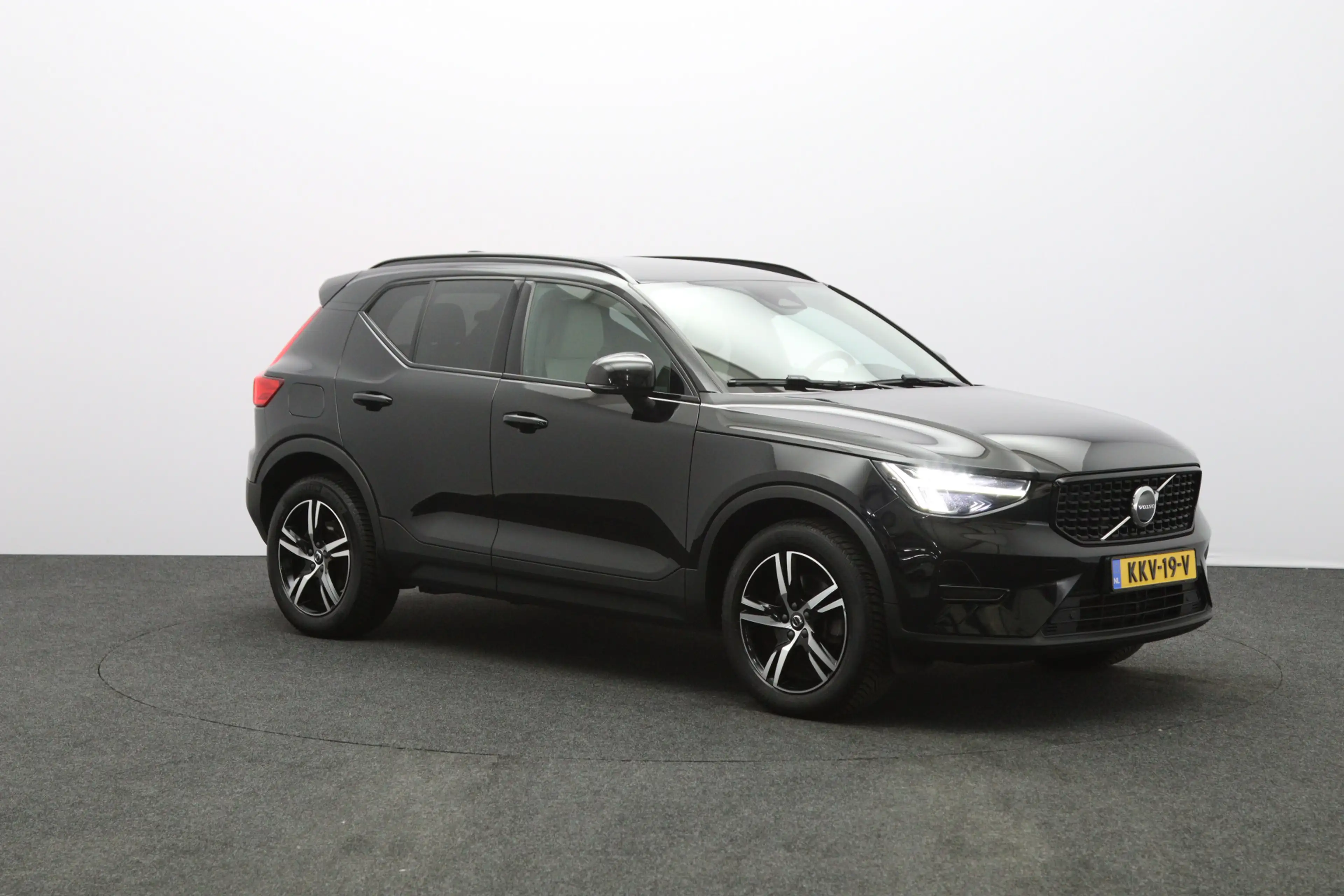 Volvo XC40 2.0 B3 164 PK Plus Dark, 4-Cilinder, Harman/Kardon — photo 4
