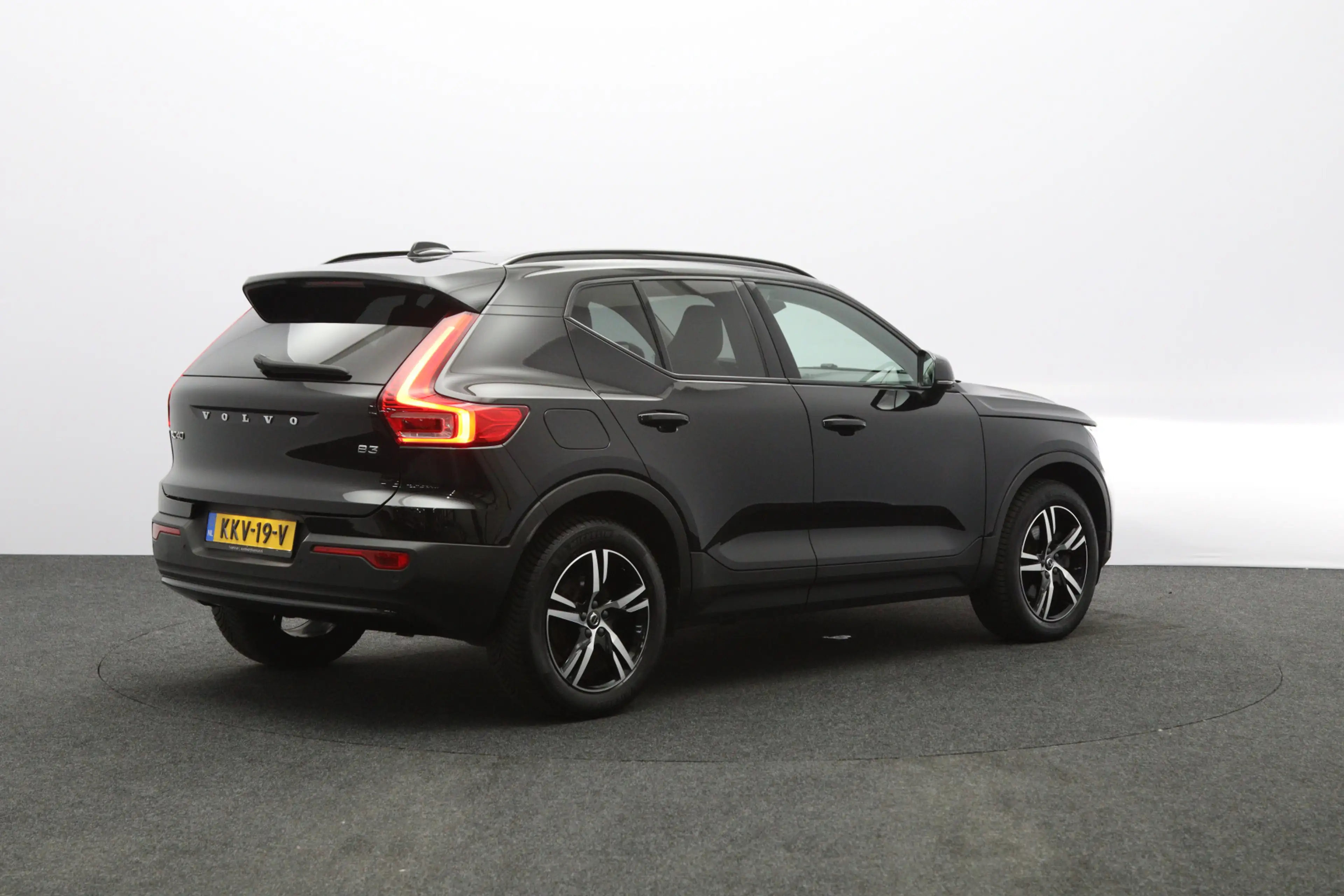 Volvo XC40 2.0 B3 164 PK Plus Dark, 4-Cilinder, Harman/Kardon — photo 12