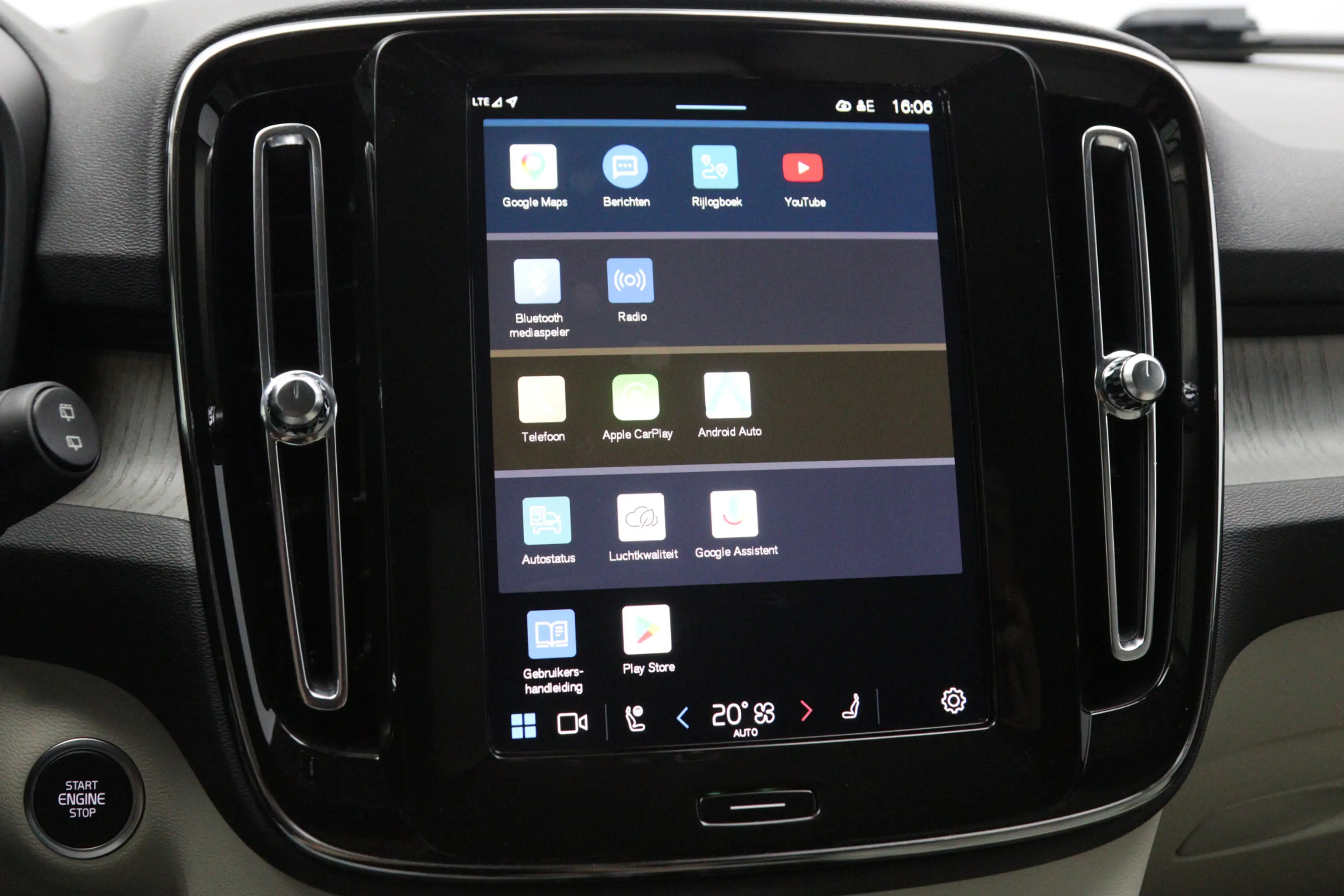 Volvo XC40 2.0 B3 164 PK Plus Dark, 4-Cilinder, Harman/Kardon — photo 30