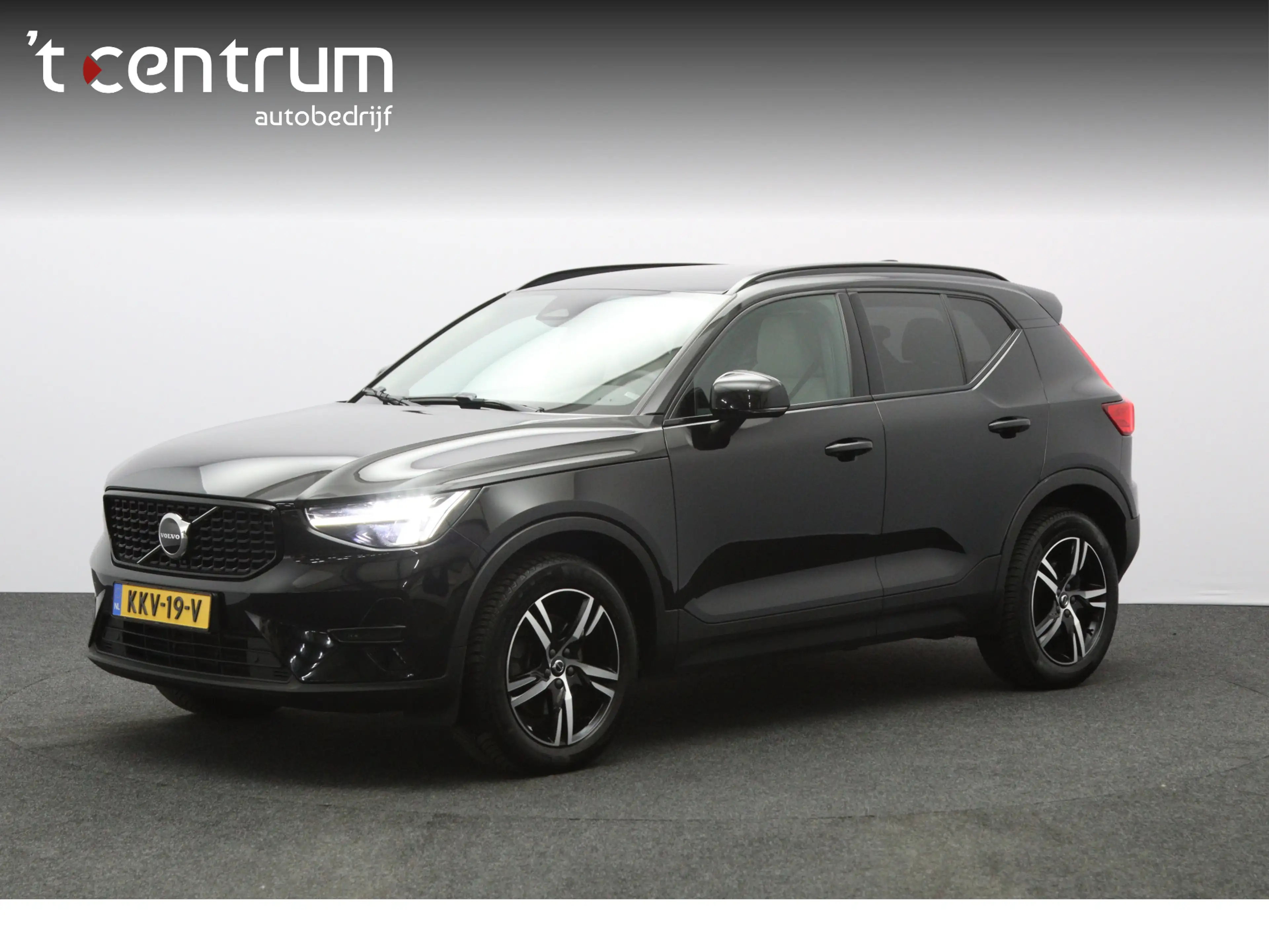 Volvo XC40 2.0 B3 164 PK Plus Dark, 4-Cilinder, Harman/Kardon