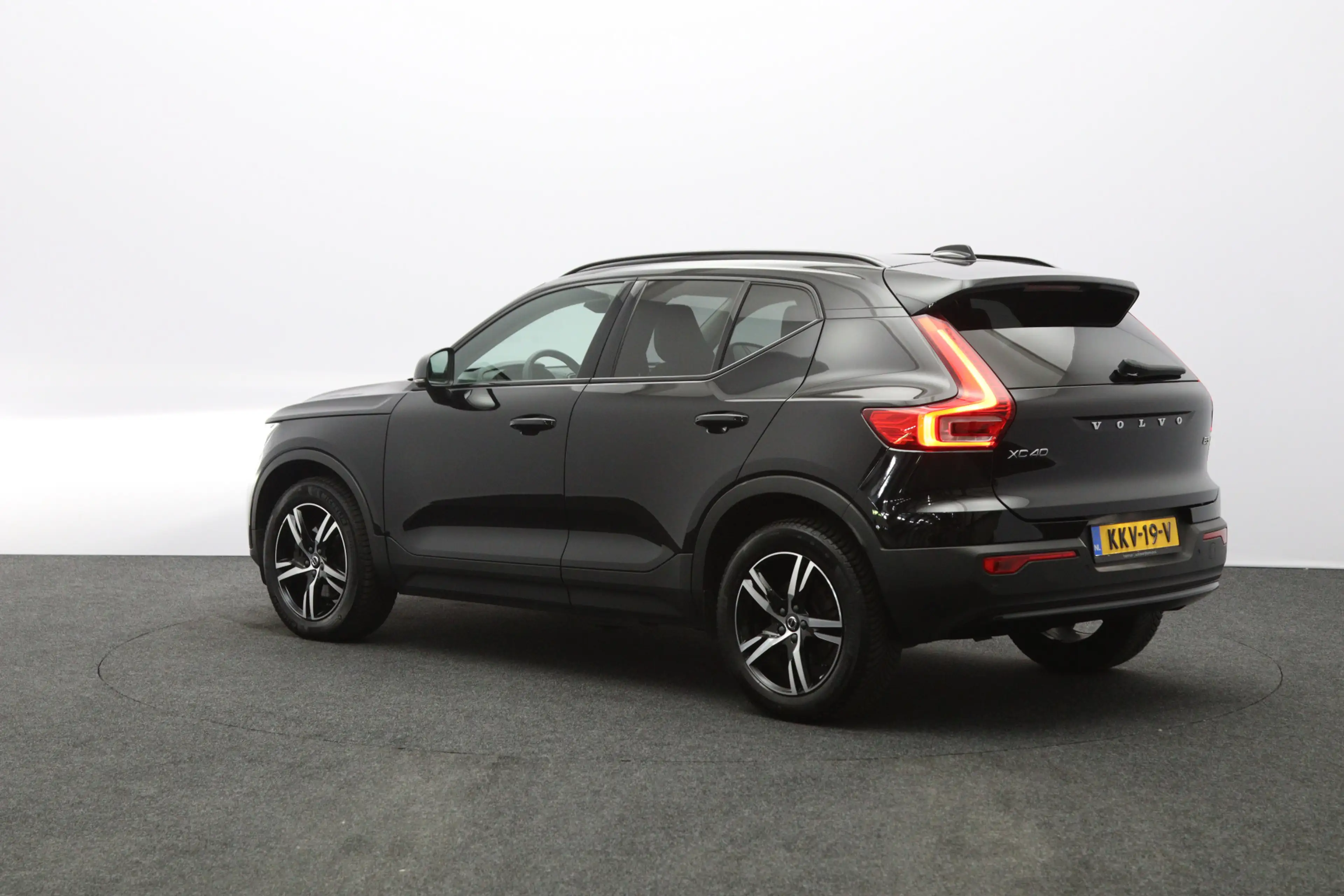 Volvo XC40 2.0 B3 164 PK Plus Dark, 4-Cilinder, Harman/Kardon — photo 10