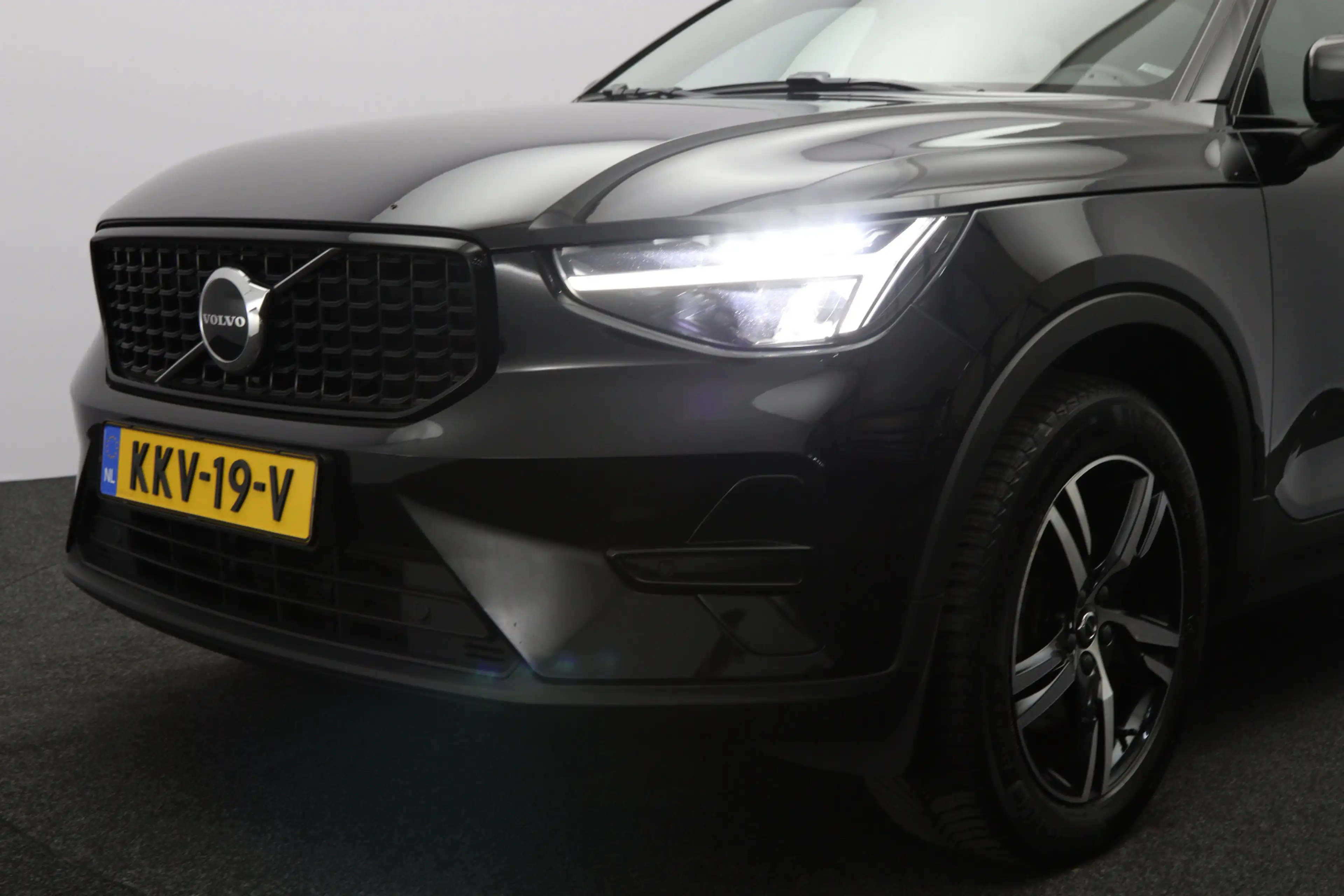 Volvo XC40 2.0 B3 164 PK Plus Dark, 4-Cilinder, Harman/Kardon — photo 19